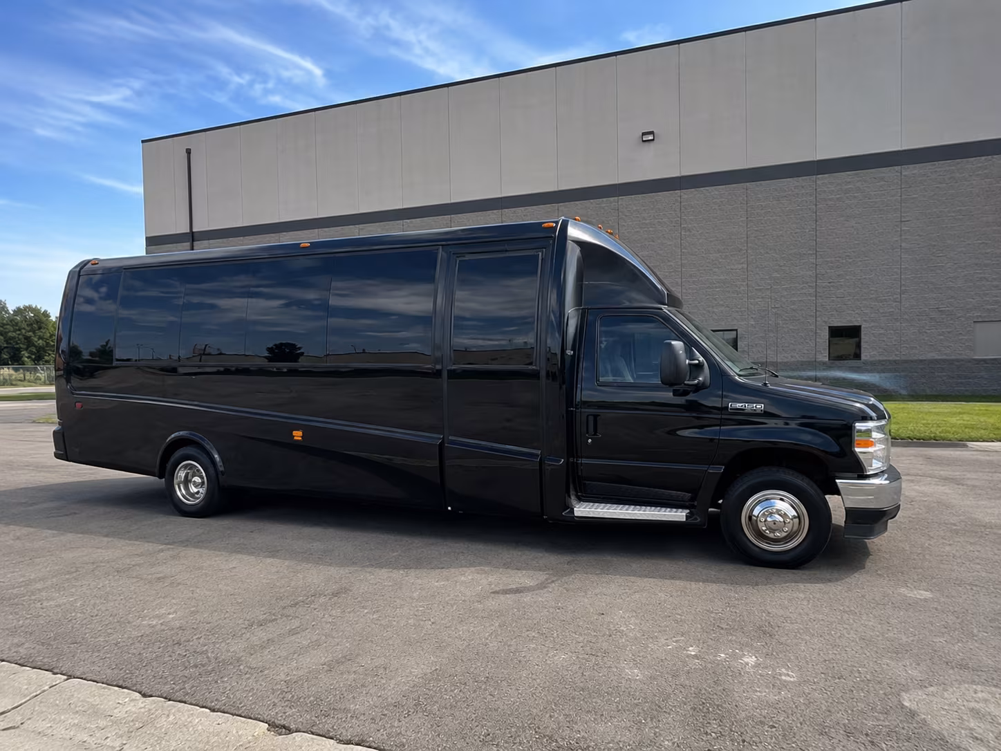 bus rentals for bands groups and performers playing cincinnati shows