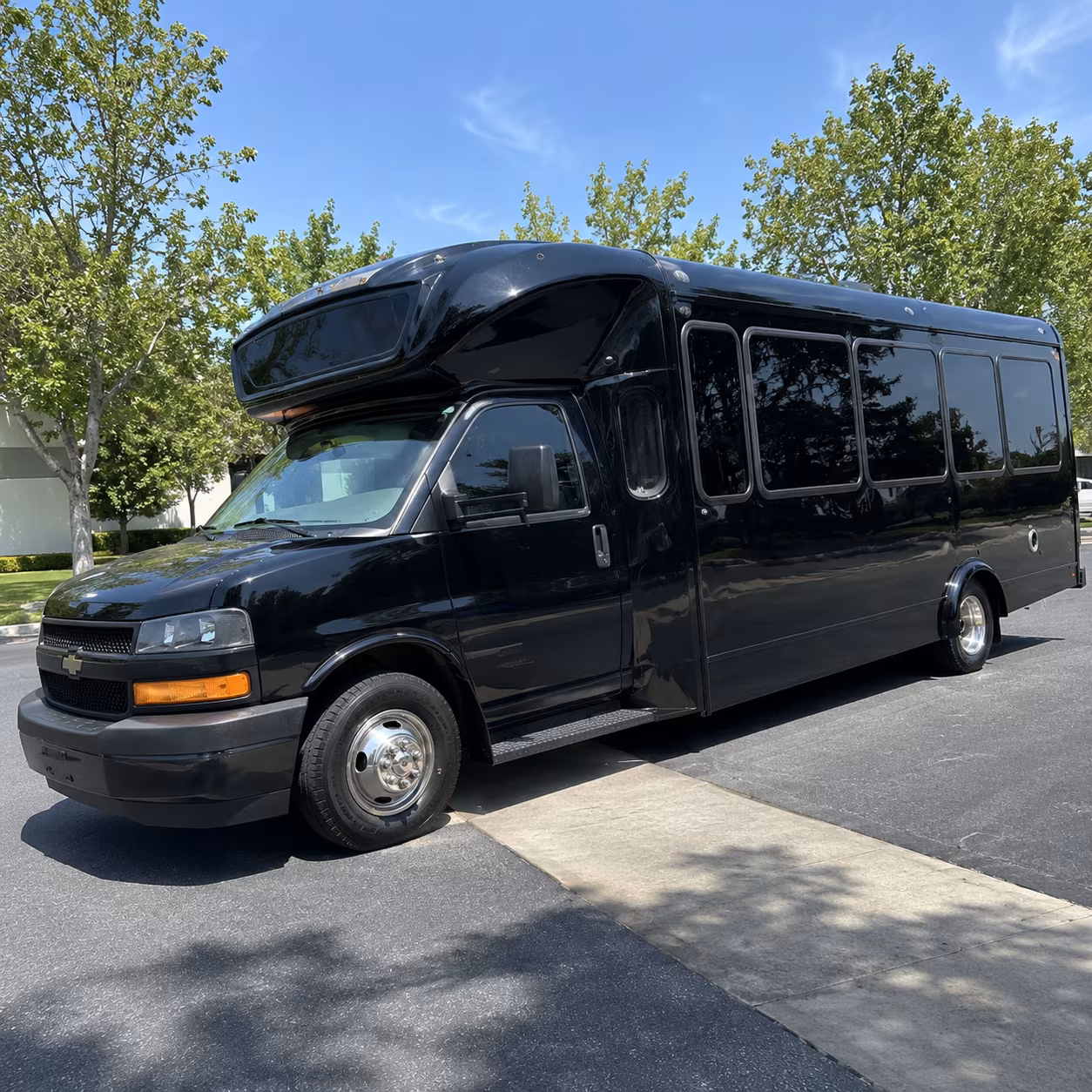 cincinnati 15 passenger party bus