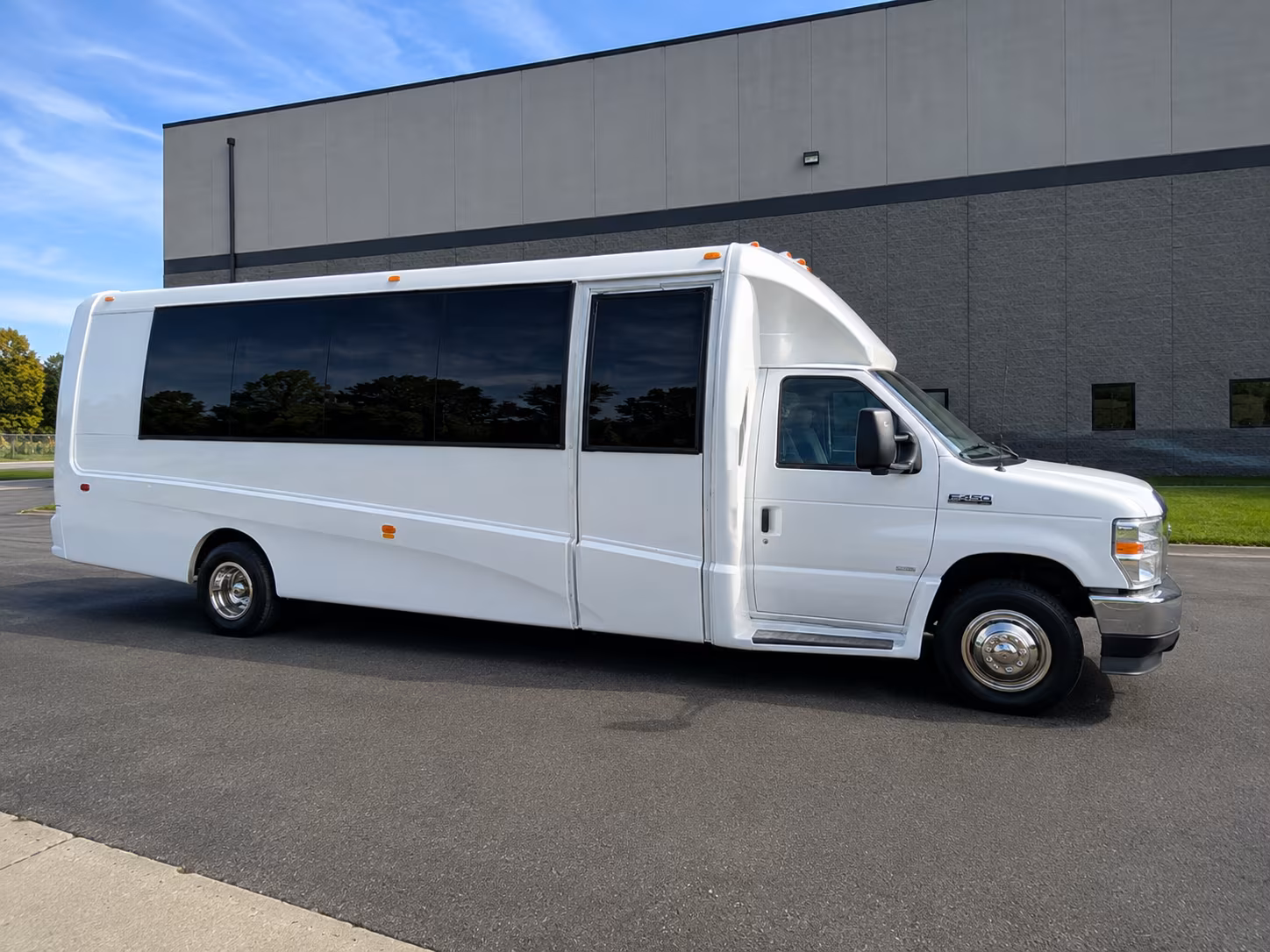 corporate airport transfer buses to and from cvg