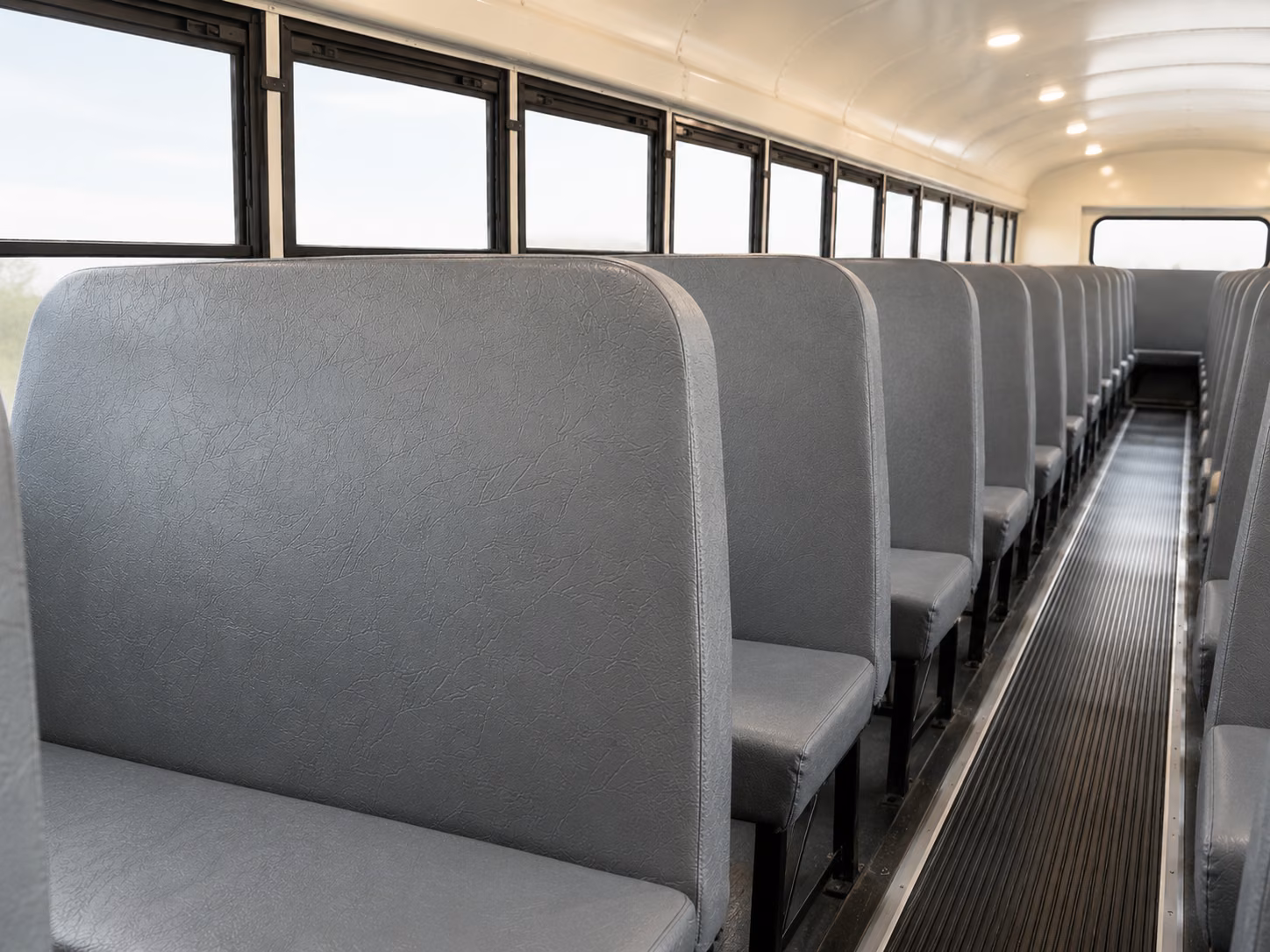 school buses and minibuses for newport aquarium and kentucky field trips